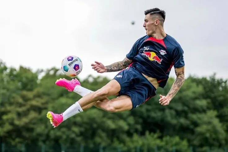 曼联全力引进新中锋，三大热门人选曝光！谢什科愿加盟但有一障碍